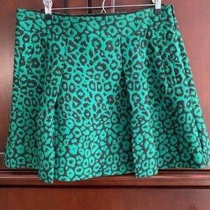 Banana Republic kelly green & black leopard  skirt